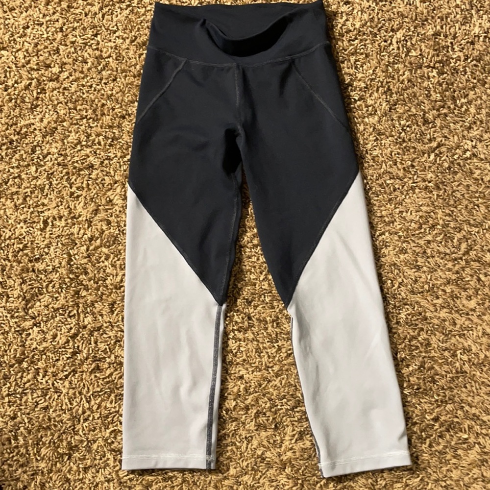 Navy and light blue leggings from Aeropostale S